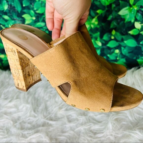 Dress Barn Shoes - Dressbarn casual summer / spring casual style chunky heels size 7.5